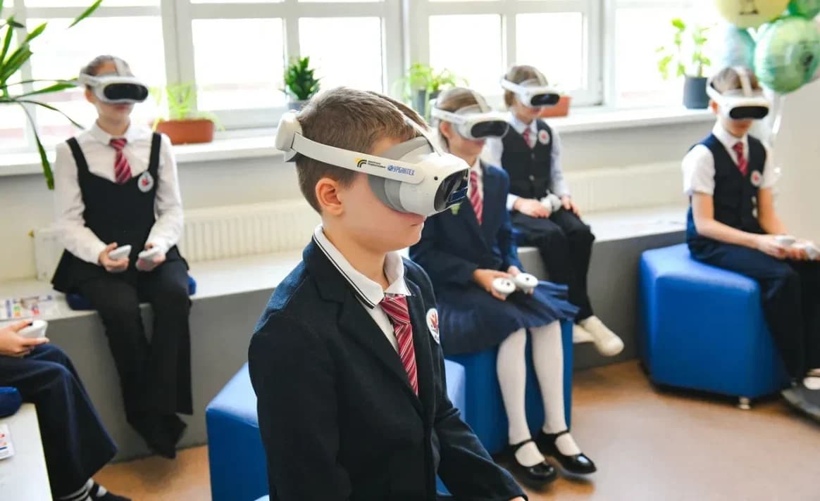 В Подмосковье запустили первый в России VR-тренажёр для обучения детей ПДД